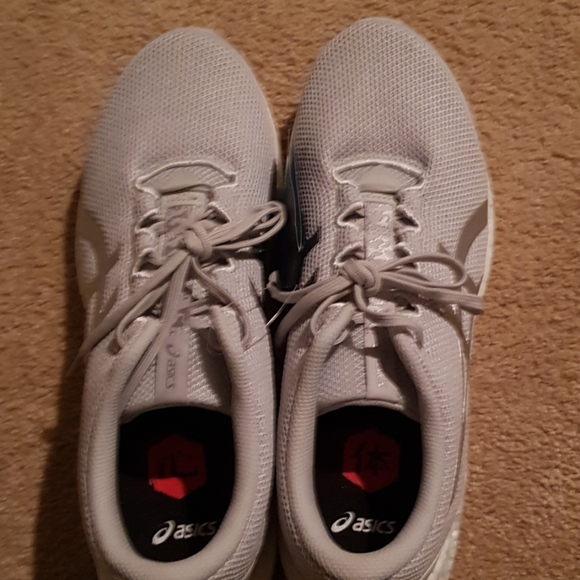 Brand New Asics Running Shoes - Picture 2 of 3